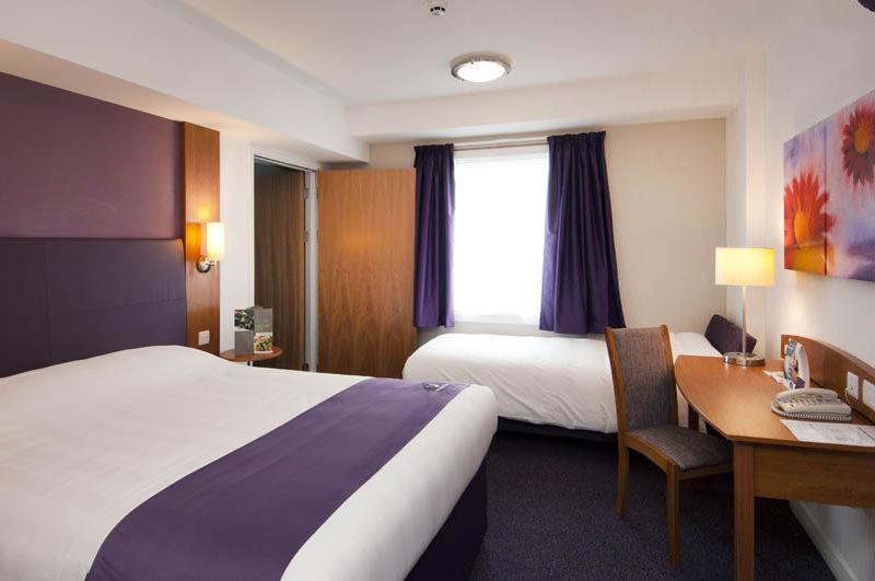 Premier Inn Бёрнли Экстерьер фото